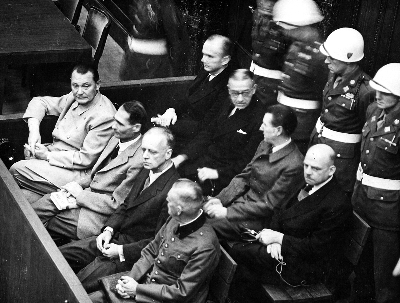 الصورة : 1945 بداية محكمة نورنبيرغ ضد 24 من النازيين بعد نهاية الحرب العالمية الثانية.