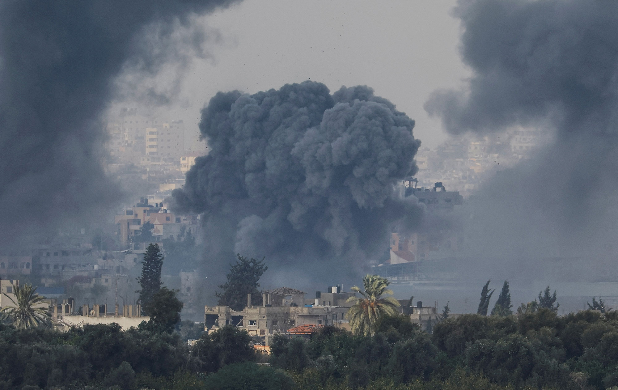 ماكرون لنتانياهو: عدد الضحايا المدنيين كبير جدًا في قطاع غزة