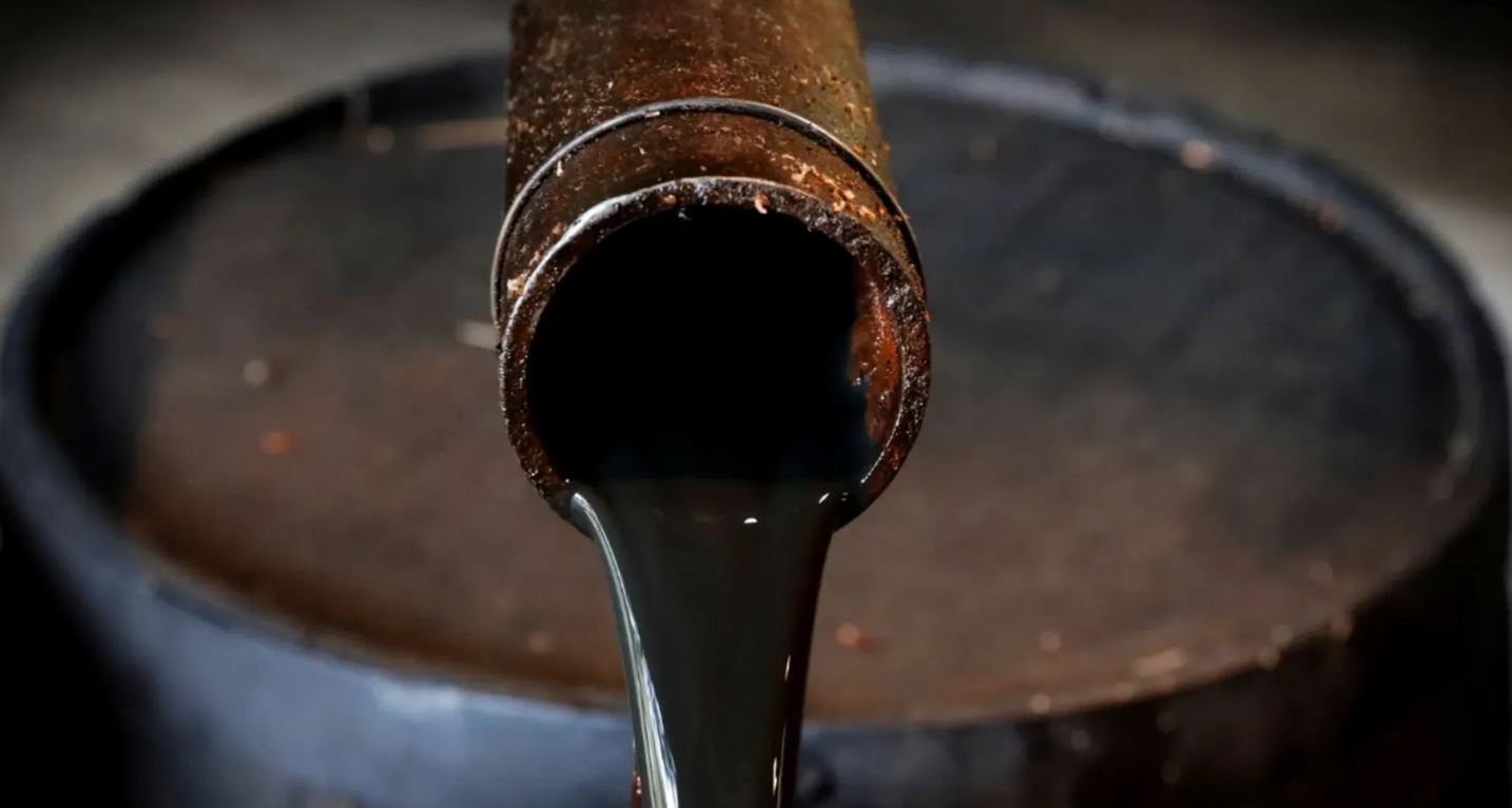 النفط يعزز مكاسبه مع التوقعات بزيادة خفض أوبك+ الإمدادات