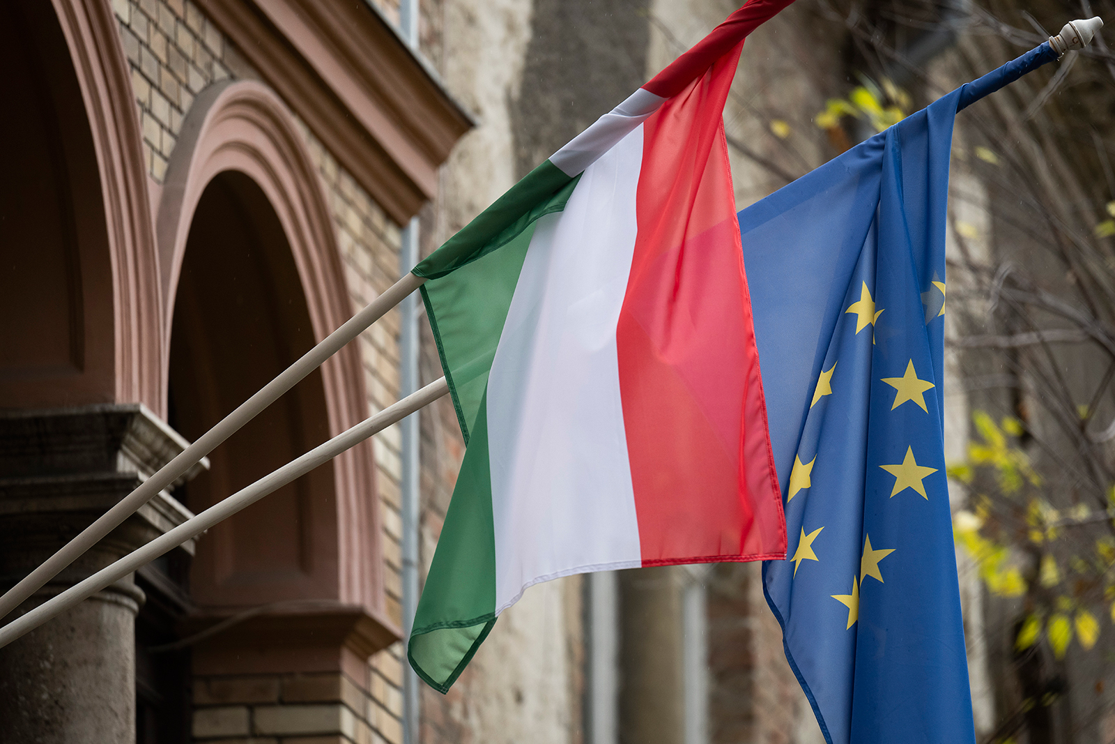 الاتحاد الأوروبي يفرج عن 900 مليون يورو مجمَّدة للمجر