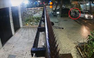 الصورة: الصورة: استولت على هاتفه المحمول وسيارته الفارهة..عصابة مسلحة تسطو على مهاجم منتخب البرازيل السابق (فيديو)