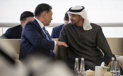 الصورة: الصورة: رئيس الدولة يستقبل رئيس منغوليا ويشهدان تبادل مذكرات تفاهم بين البلدين