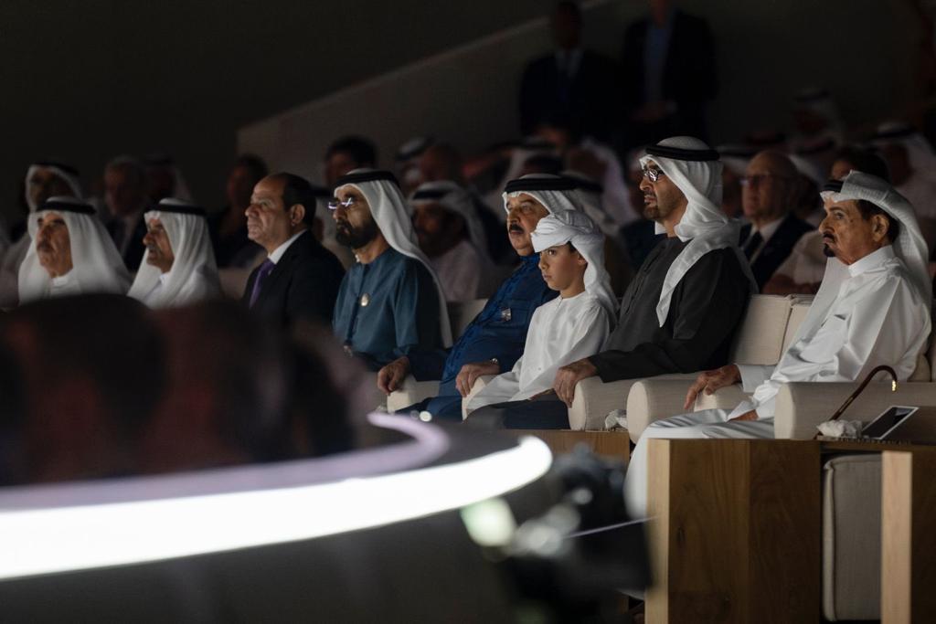 رئيس الدولة ومحمد بن راشد وحكام الإمارات وضيوف COP 28 يشهدون الاحتفال بعيد الاتحاد الـ52