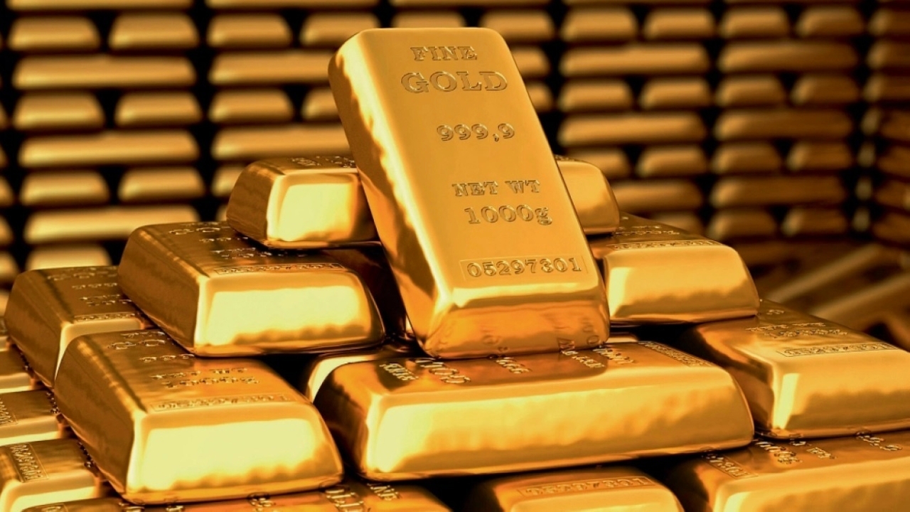 بريق الذهب يتوهج للأسبوع الثالث ويلامس 2090 دولاراً