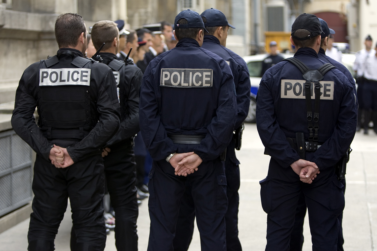 وزير الداخلية الفرنسي: مقتل شخص وإصابة آخر في هجوم على المارة بوسط باريس