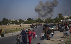 الصورة: الصورة: قصف إسرائيلي جوي وبري وبحري على معظم مناطق غزة