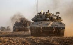 الصورة: الصورة: عشرات الدبابات والجرافات الإسرائيلية تتوغل في جنوب قطاع غزة