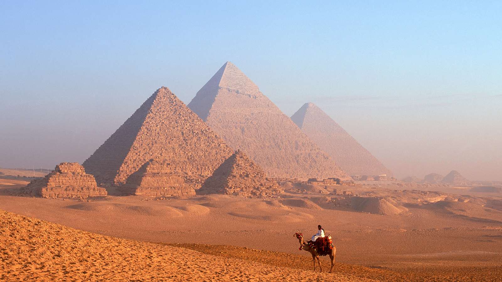 ممر مائي بائد.. باحثة مصرية تكشف سراً وراء بناء الأهرامات