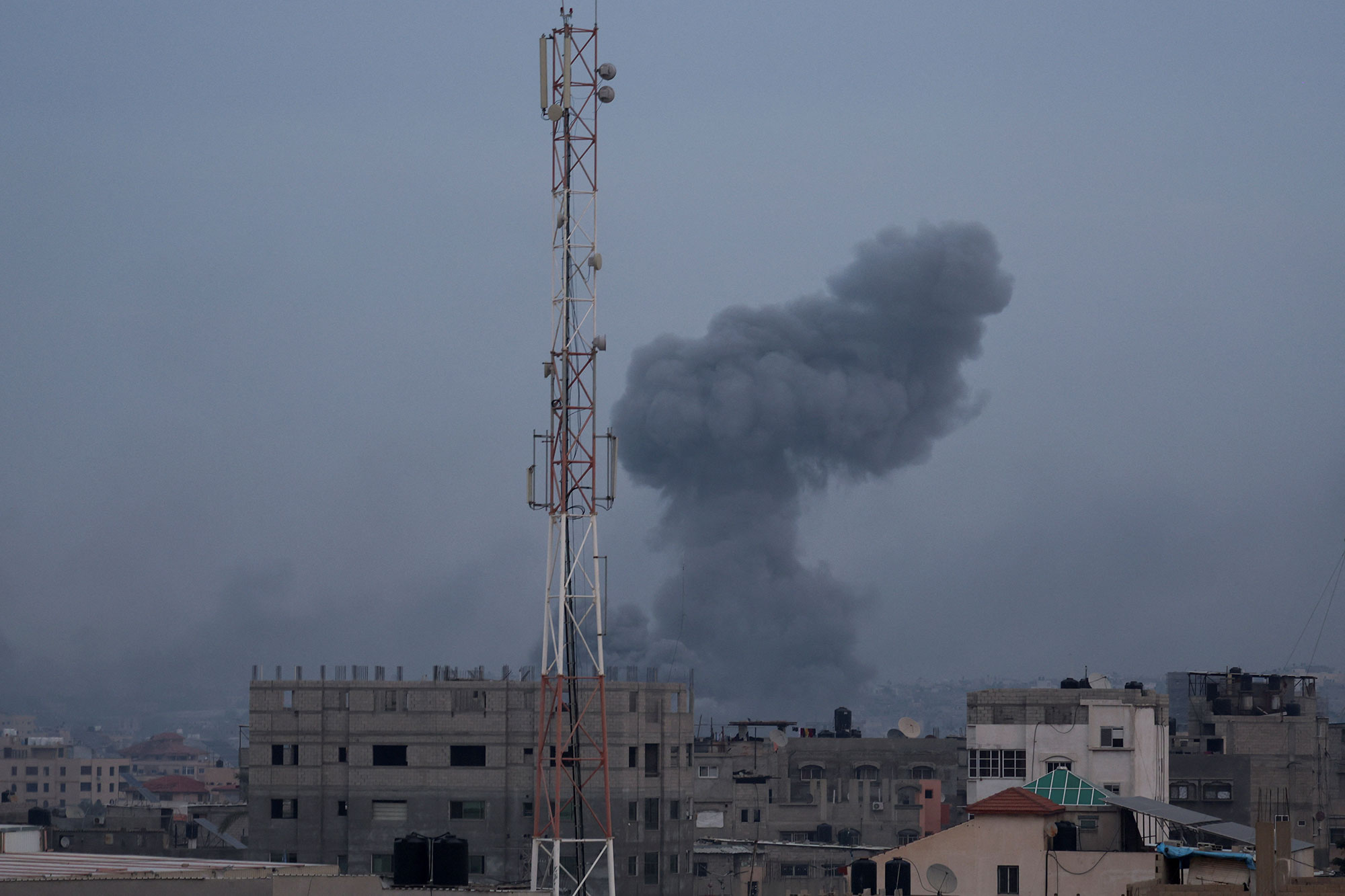 معارك دامية في قطاع غزة وأمريكا تسقط مشروع وقف النار في مجلس الأمن