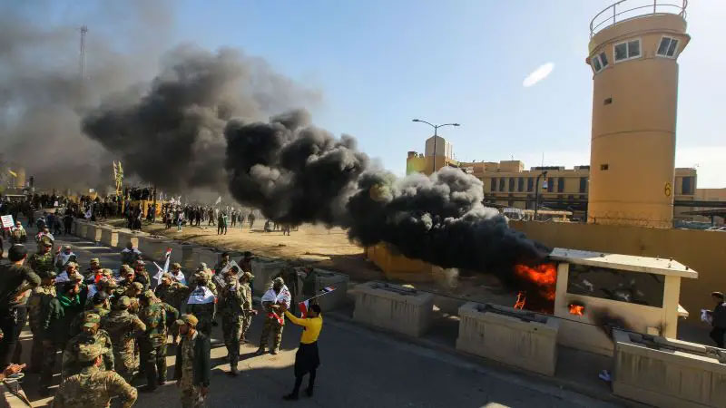 في أكبر هجوم من نوعه.. استهداف السفارة الأمريكية في بغداد بسبع قذائف مورتر