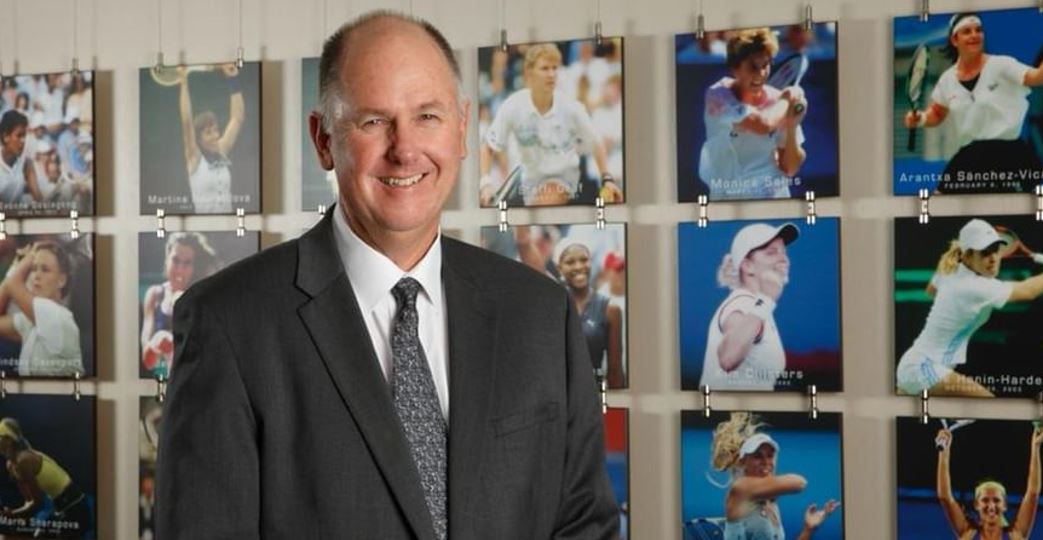 سيمون يترك منصبه كرئيس تنفيذي لاتحاد لاعبات التنس المحترفات