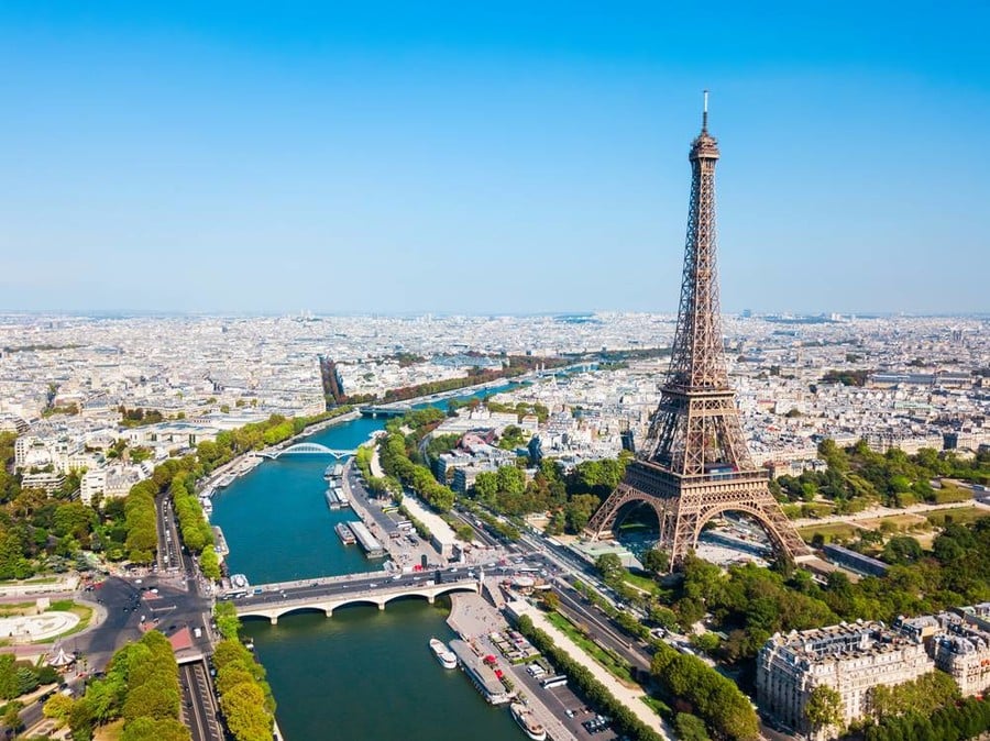 موظفو الشركات في باريس يطالبون بزيادة الأجور مقابل العودة للعمل من المكاتب