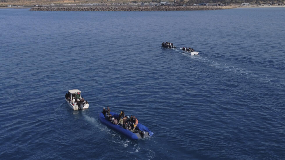ليبيا .. وفاة 61 مهاجراً بينهم نساء وأطفال بعد غرق قاربهم