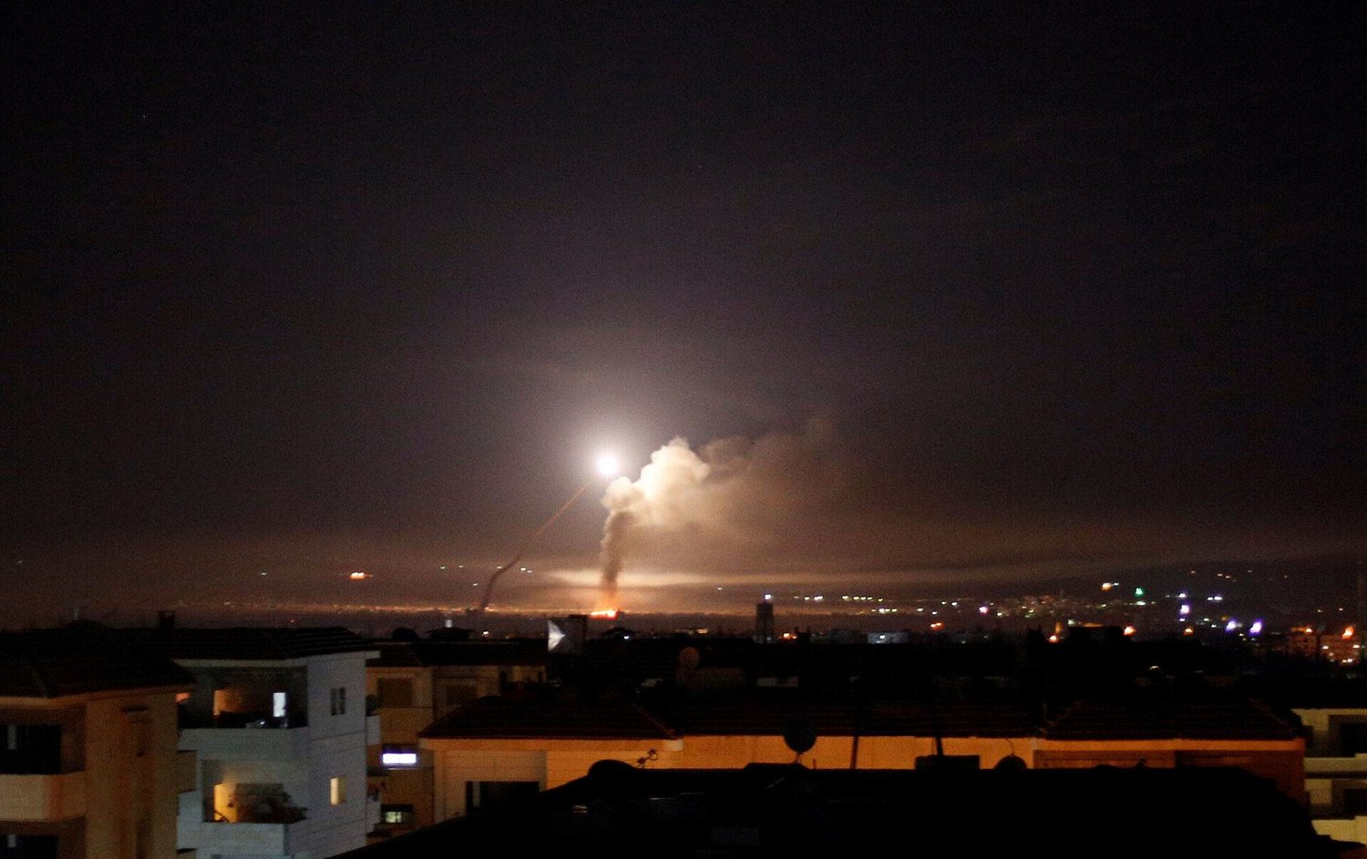سوريا: إصابة عسكريين في قصف إسرائيلي على ريف دمشق