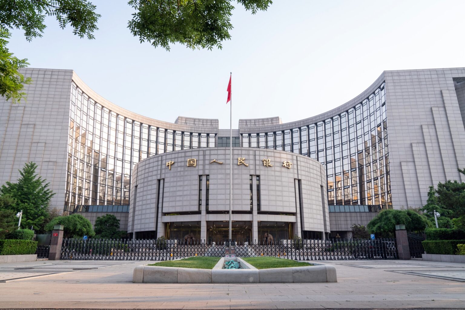 البنك المركزي الصيني يضخ 244 مليار يوان في النظام المصرفي في مستهل أسبوع التداول