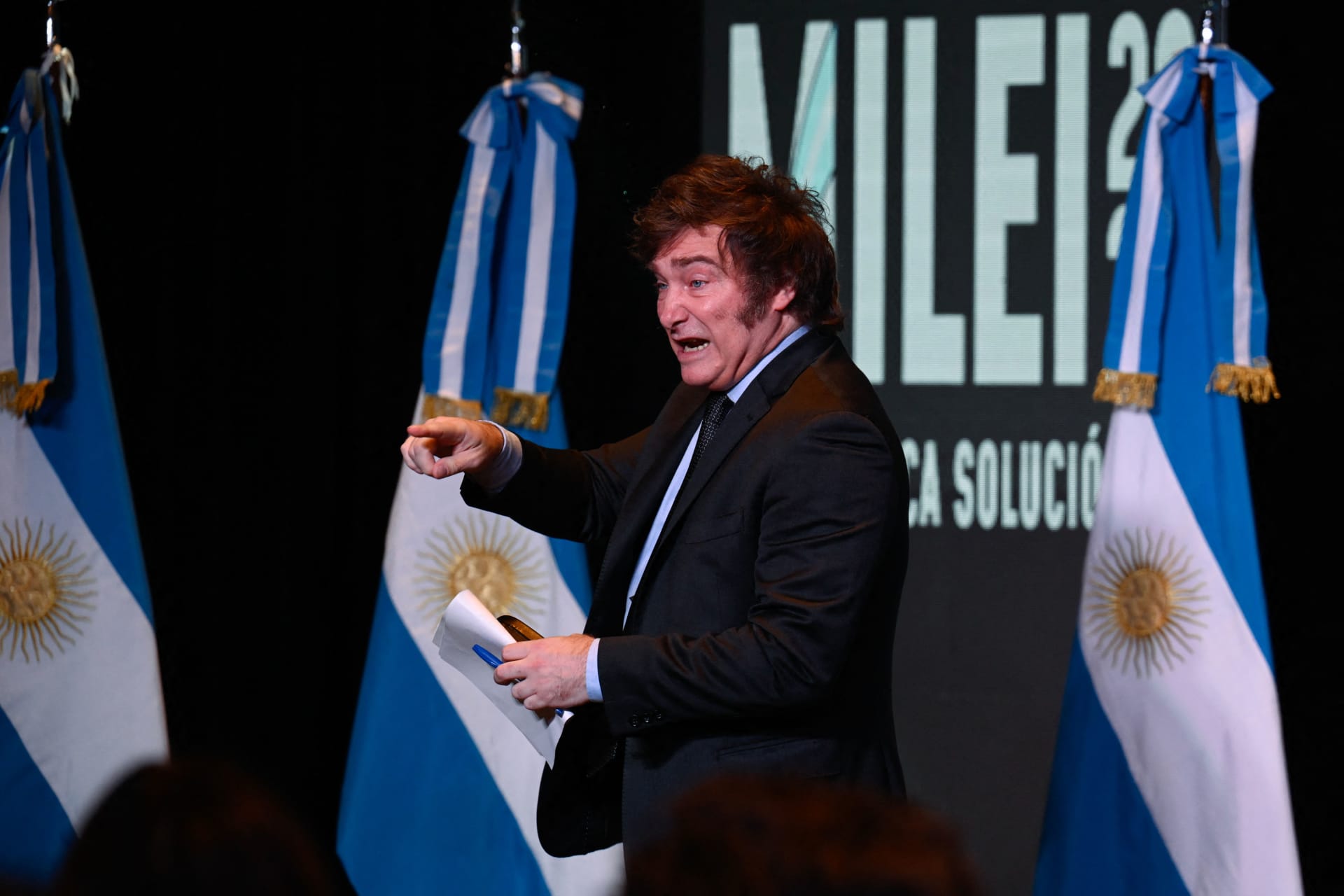 الرئيس الأرجنتيني الجديد يعلن عن خطة ضخمة لتحرير الاقتصاد بتعديل 300 قرار