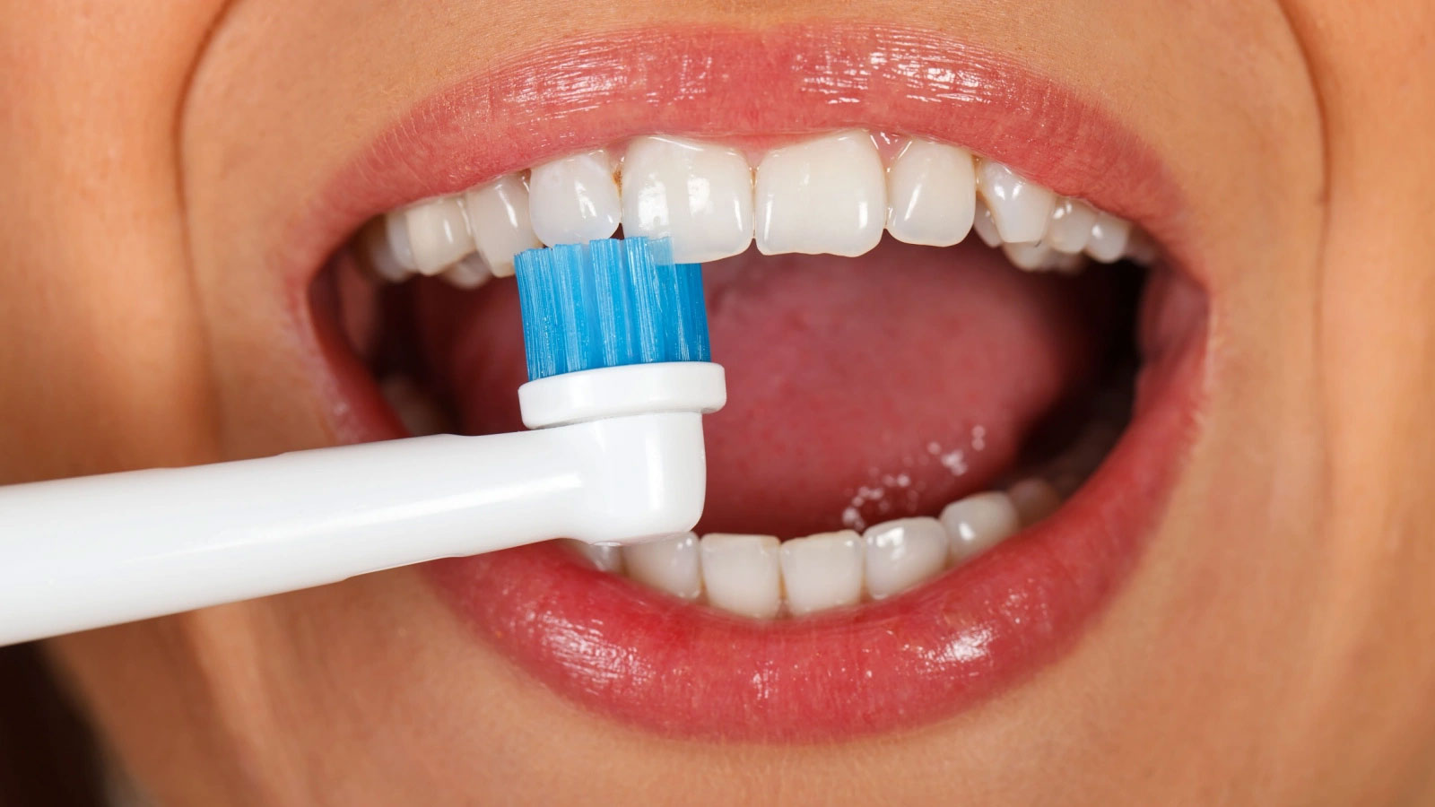 غسل الأسنان يحمي من مرض خطير يصيب عضواً مهماً