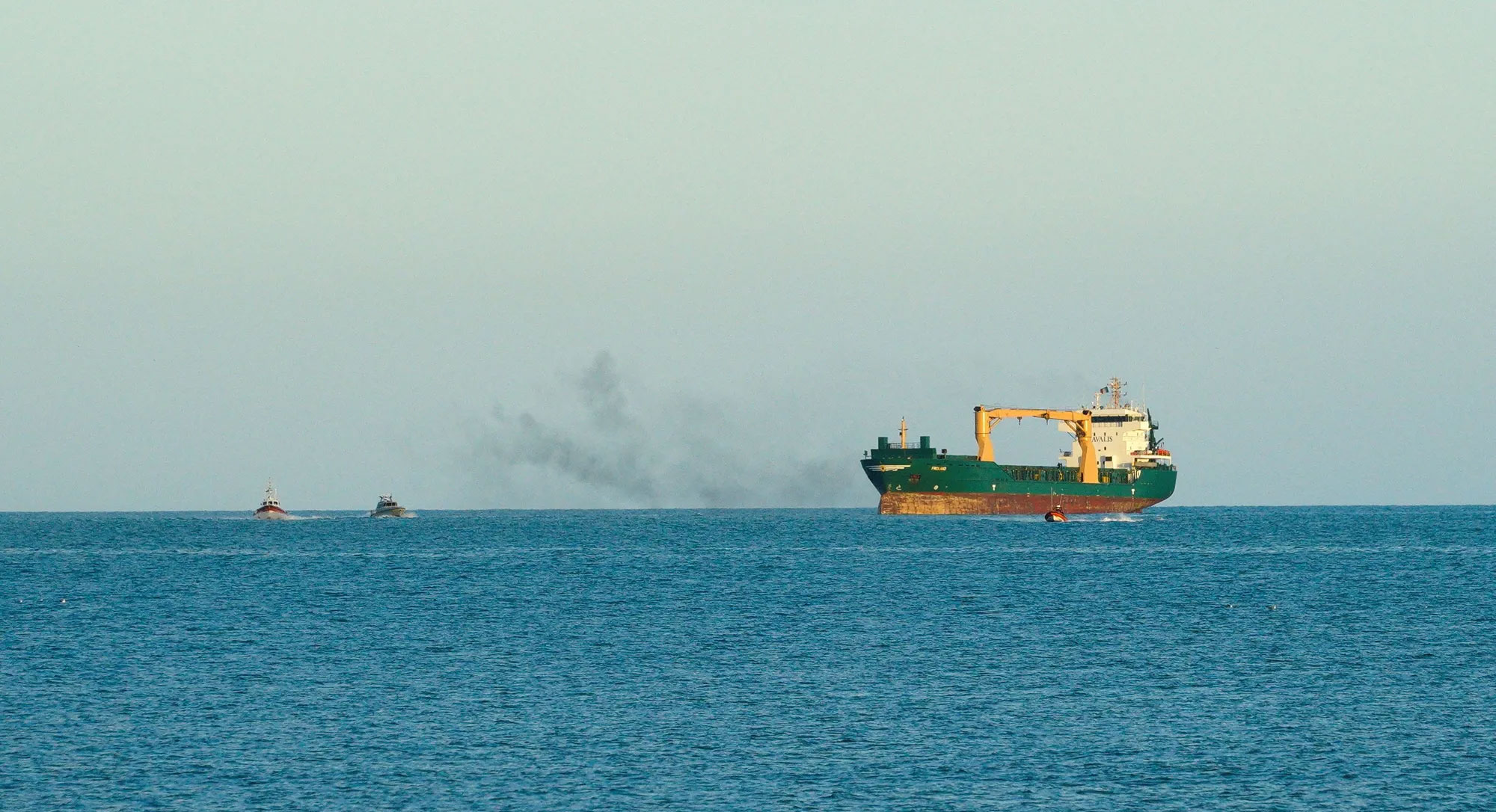 أوكرانيا: اصطدام سفينة شحن يونانية بلغم روسي في البحر الأسود