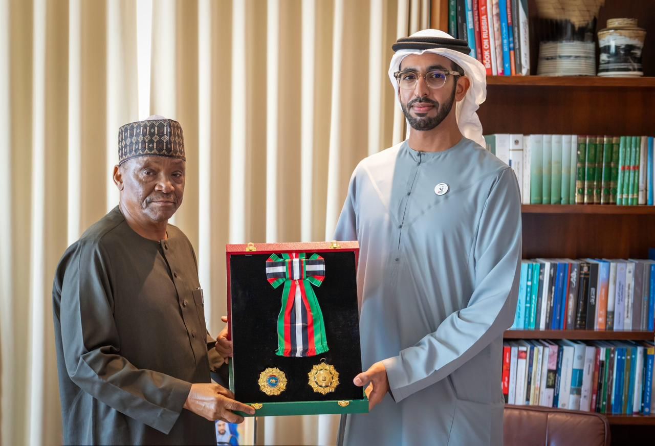 رئيس الدولة يمنح سفير نيجيريا وسام الاستقلال من الطبقة الأولى