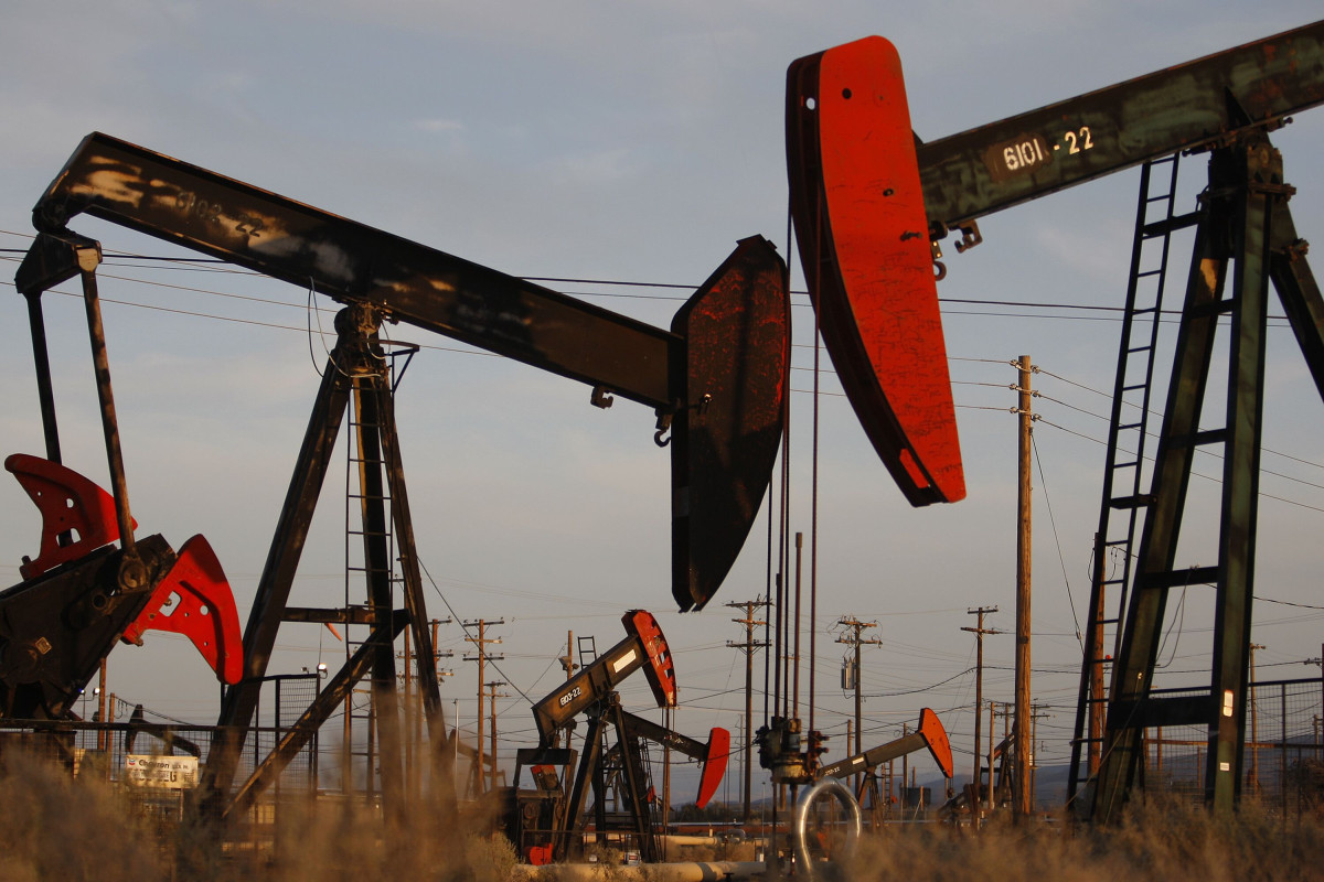 ارتفاع أسعار النفط في ظل تنامي مخاوف الإمدادات في ليبيا والبحر الأحمر