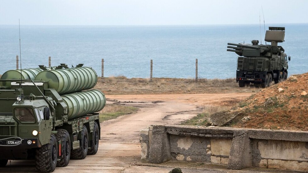 الدفاعات الجوية الروسية تسقط 4 صواريخ أوكرانية موجهة فوق القرم