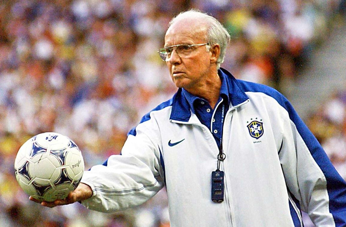 فاز بكأس العالم لكرة القدم أربع مرات.. وفاة أسطورة كرة القدم البرازيلية زاجالو عن 92 عاماً