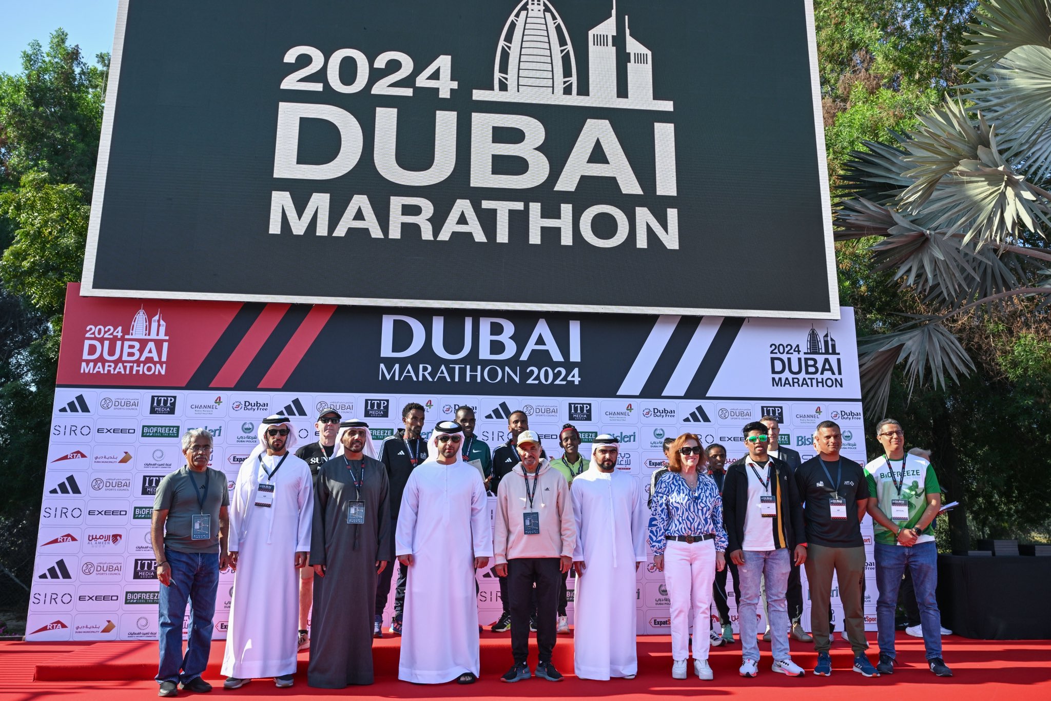 منصور بن محمد يتوّج الفائزين في ماراثون دبي
