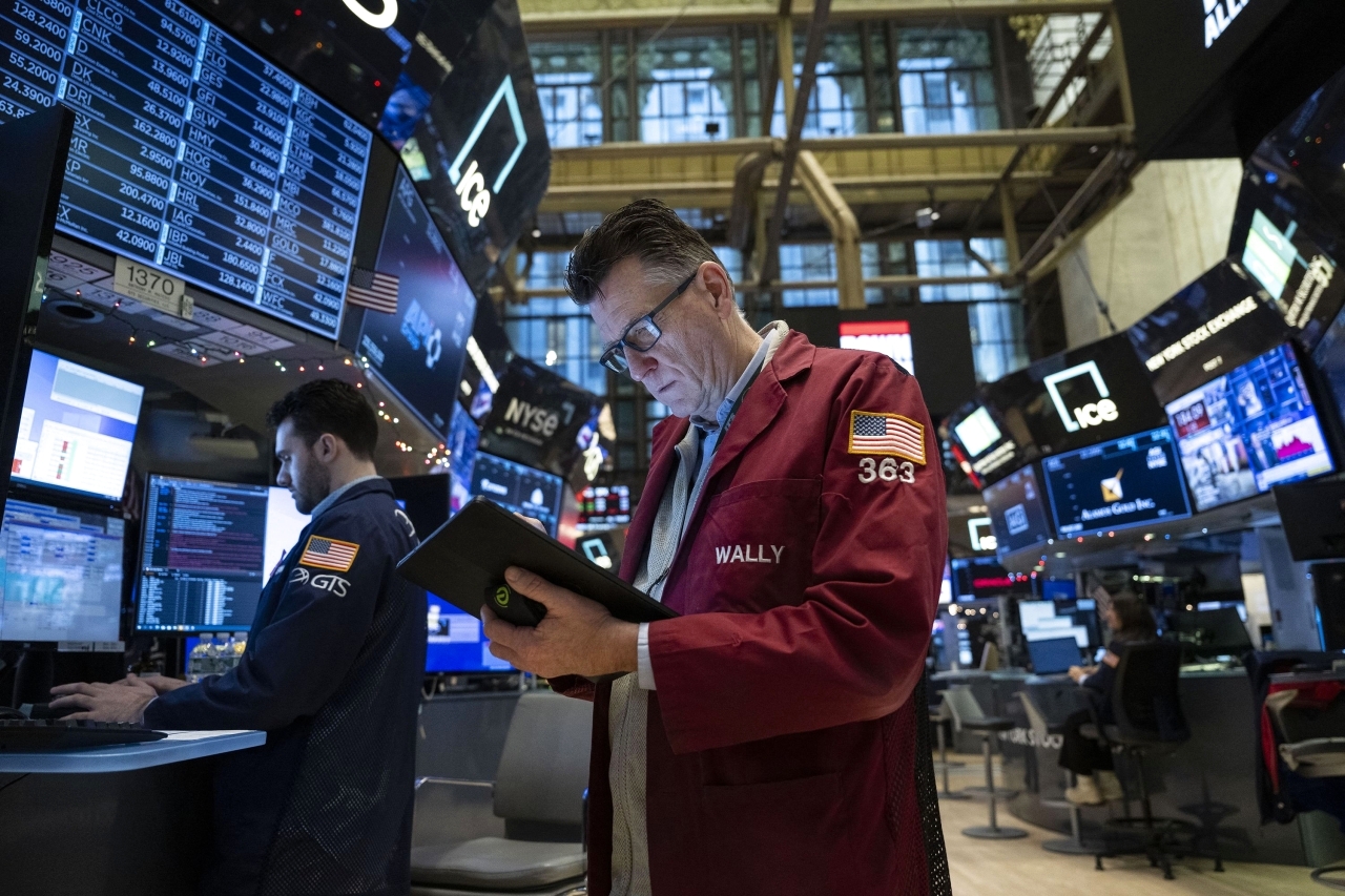 «بوينغ» يهوي %8 و«أبل» يتنفس مع استقرار الأسهم الأمريكية