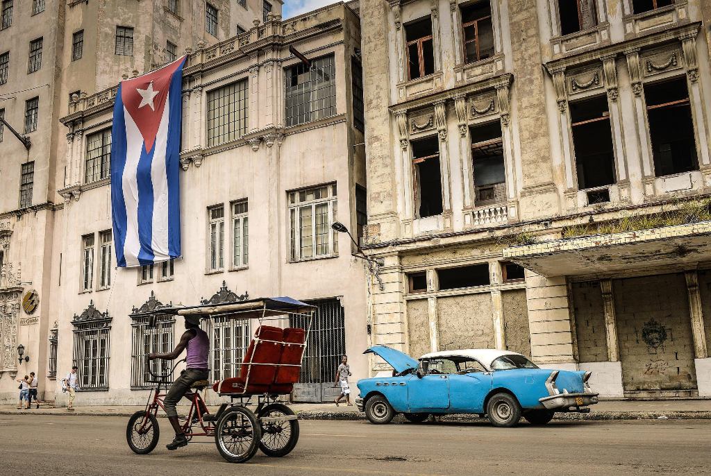 كوبا تدخل منعطفاً اقتصادياً جديداً وتزيد أسعار البنزين بأكثر من 500 % والكهرباء 25%