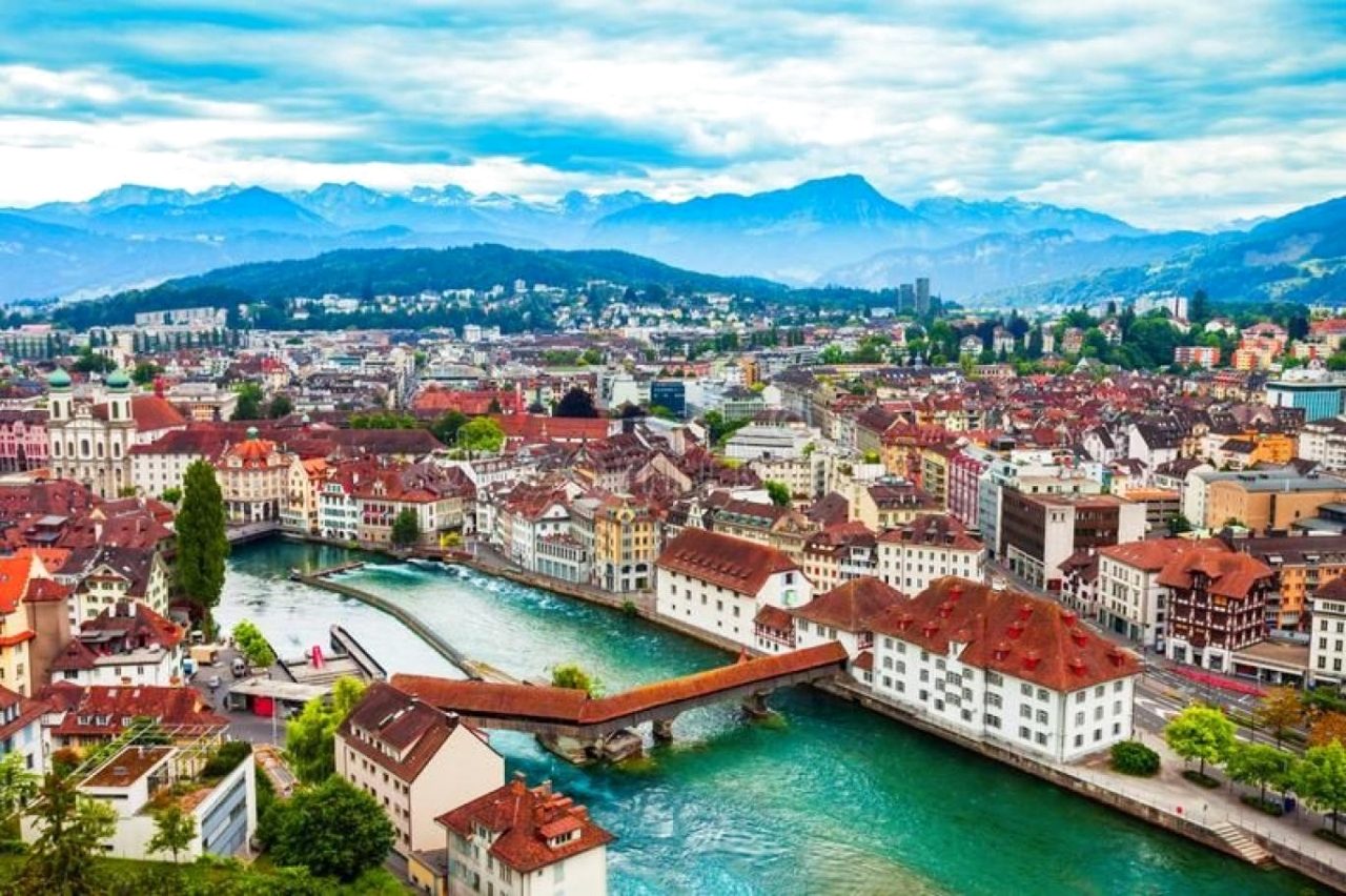 سويسرا تسجل أعلى معدل بطالة في 20 شهراً