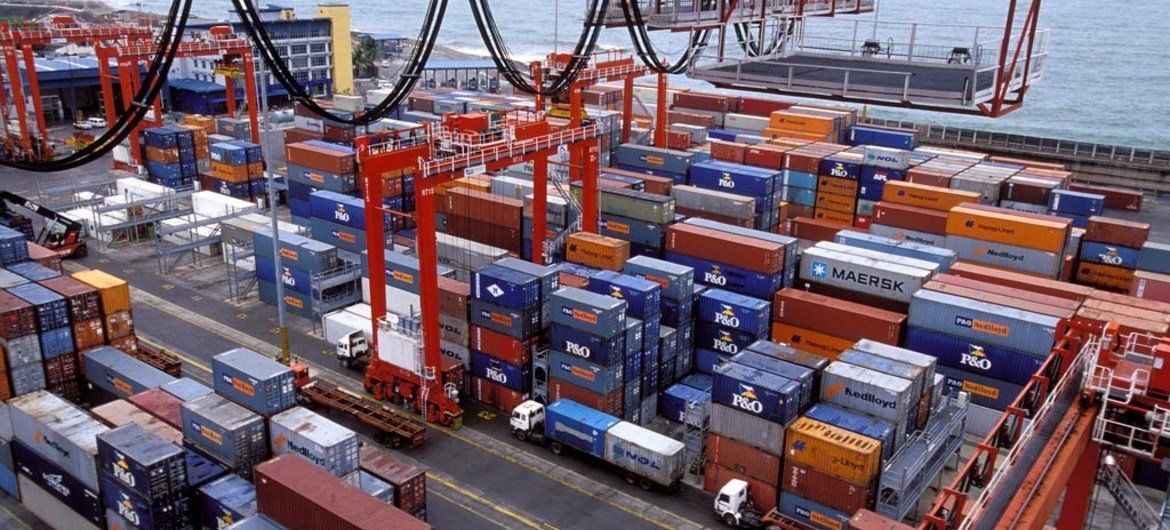 تراجع التجارة العالمية 1.3% بسبب توترات البحر الأحمر