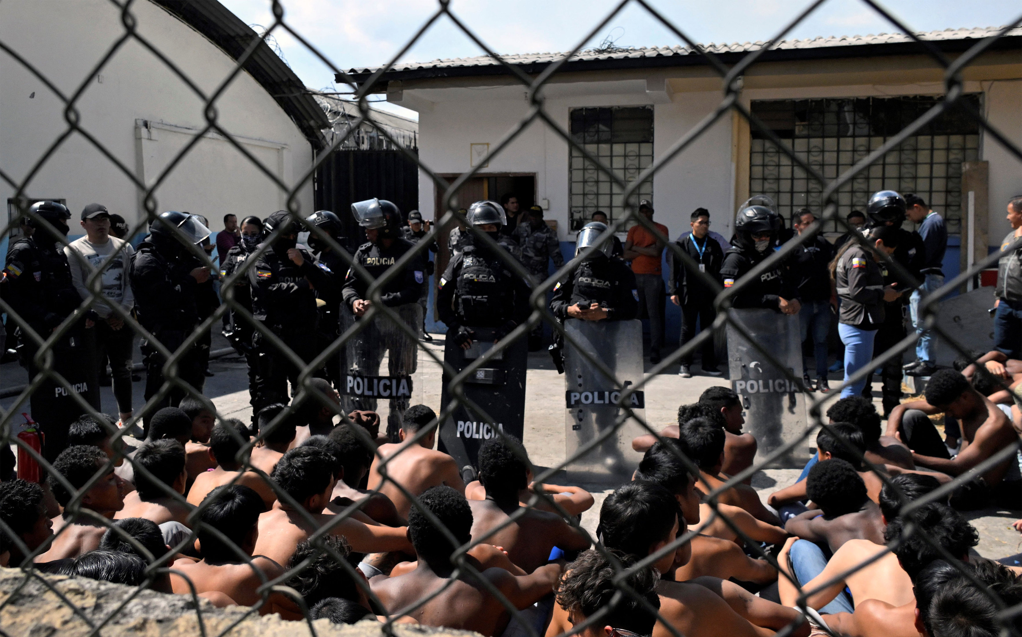 الإكوادور.. تحرير جميع الحراس والإداريين المحتجزين لدى السجناء