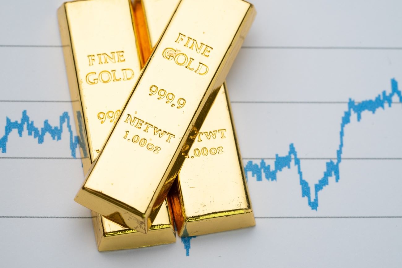 الذهب يربح 6 دولارات في المعاملات الفورية