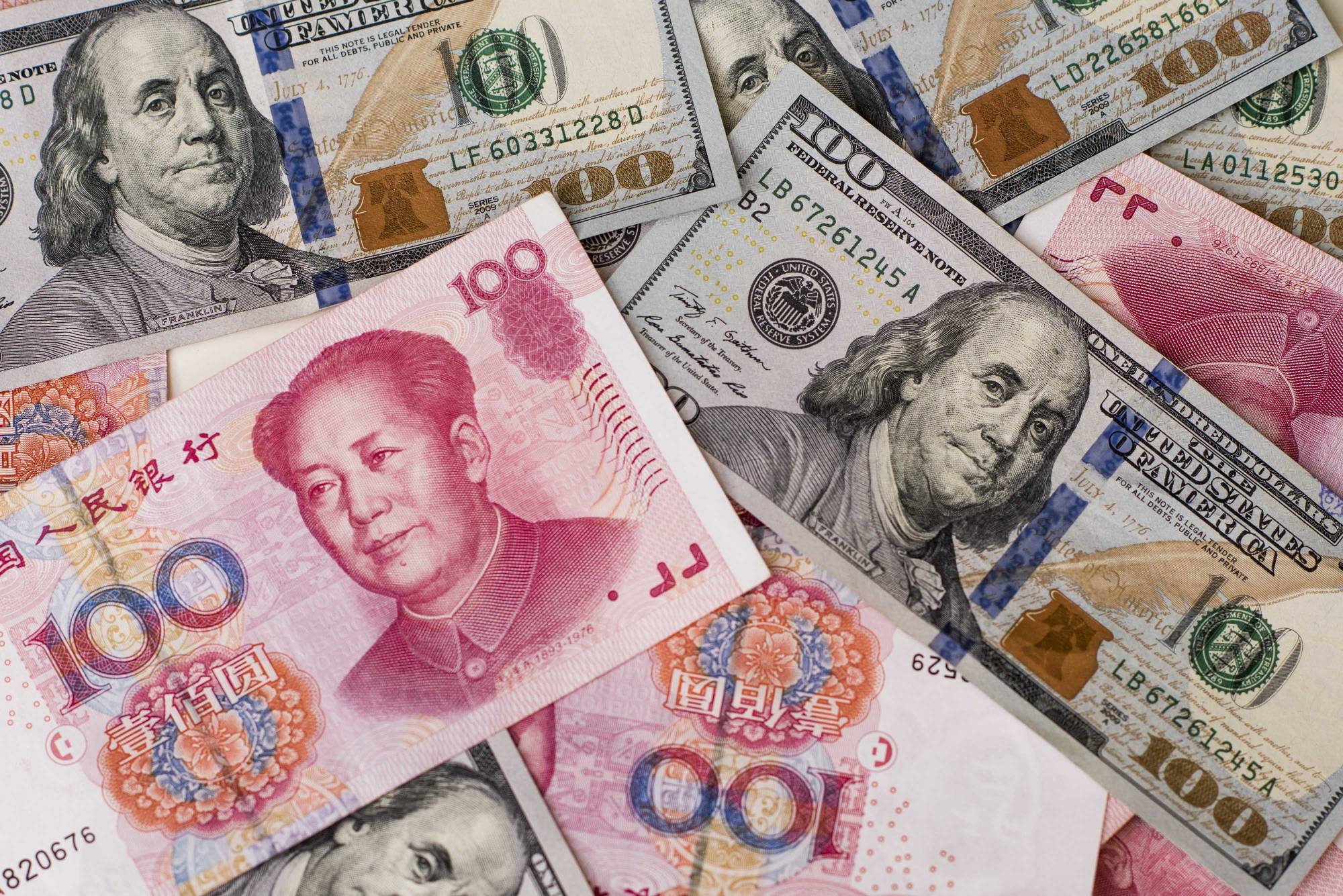 تراجع ملموس لليوان الصيني أمام الدولار