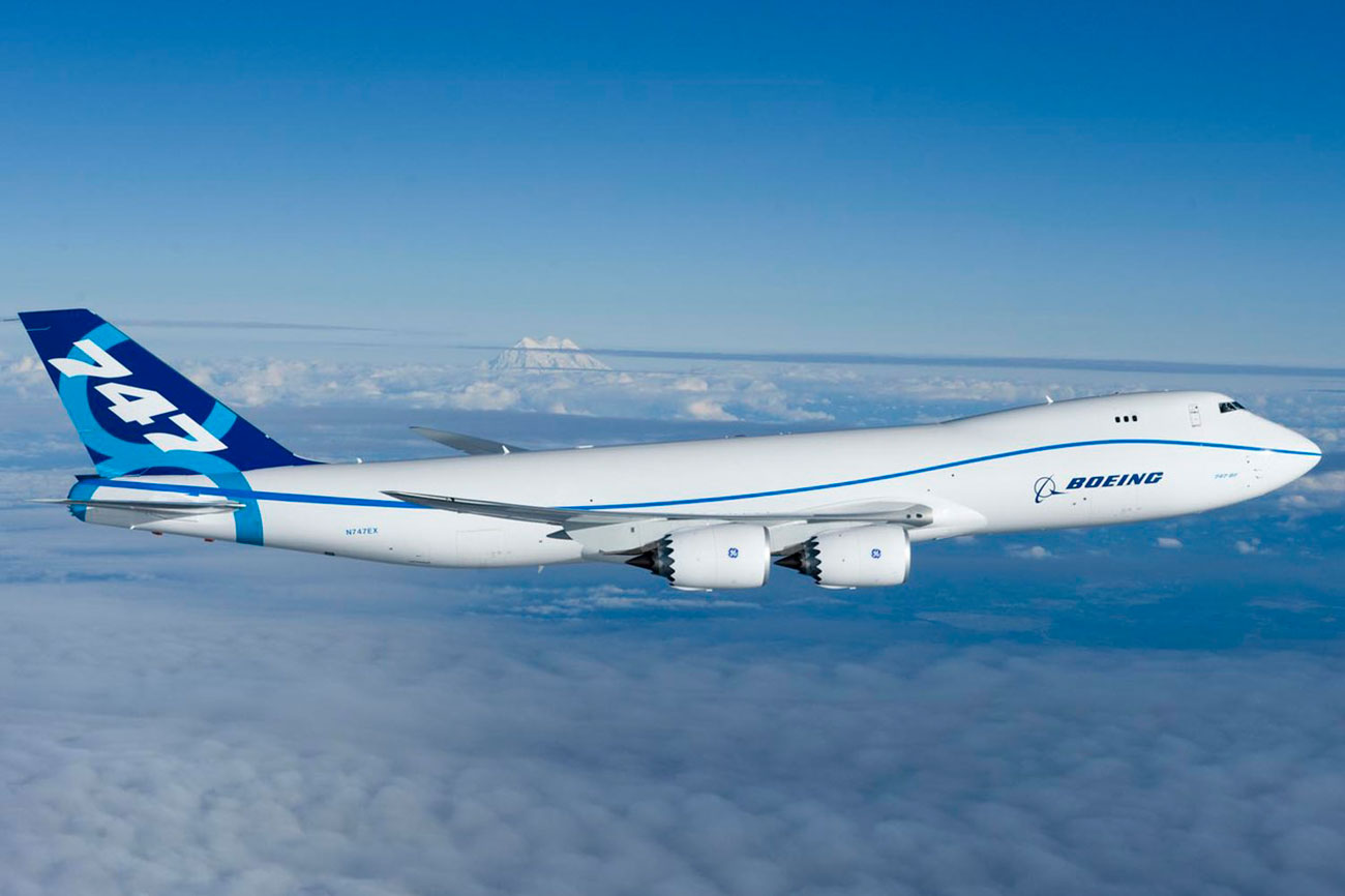 طائرة شحن بوينج 747 تهبط اضطرارياً بعد عطل بالمحرك في ميامي