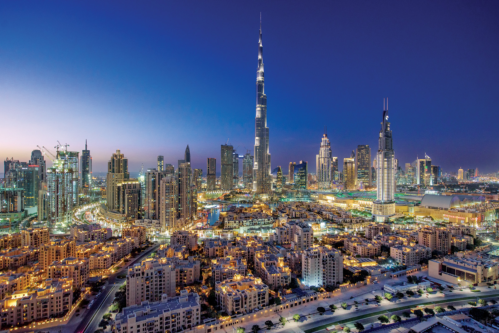 فاينانشال تايمز: رؤية العالم من دبي أفضل من رؤيته من «دافوس»