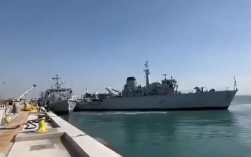 الصورة: الصورة: اصطدام بين سفينتين بريطانيتين بميناء في البحرين (فيديو)