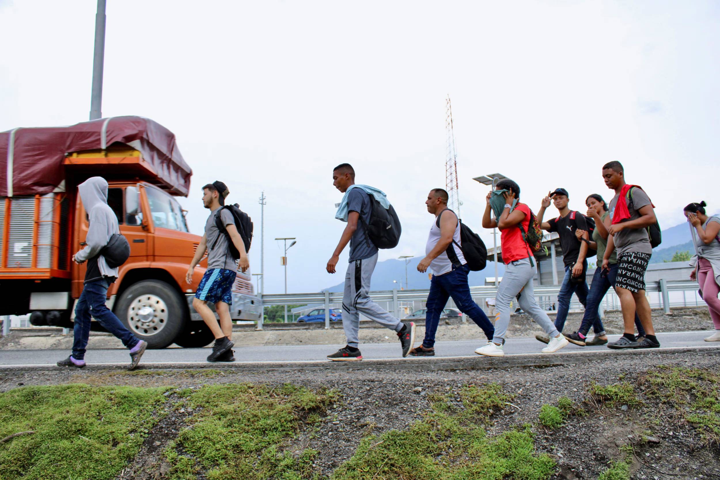 انطلاق أول قافلة مهاجرين في عام 2024 من هندوراس نحو الولايات المتحدة