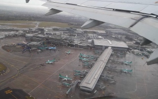الصورة: الصورة: إلغاء 102 رحلة بمطار دبلن بسبب العاصفة «إيشا»