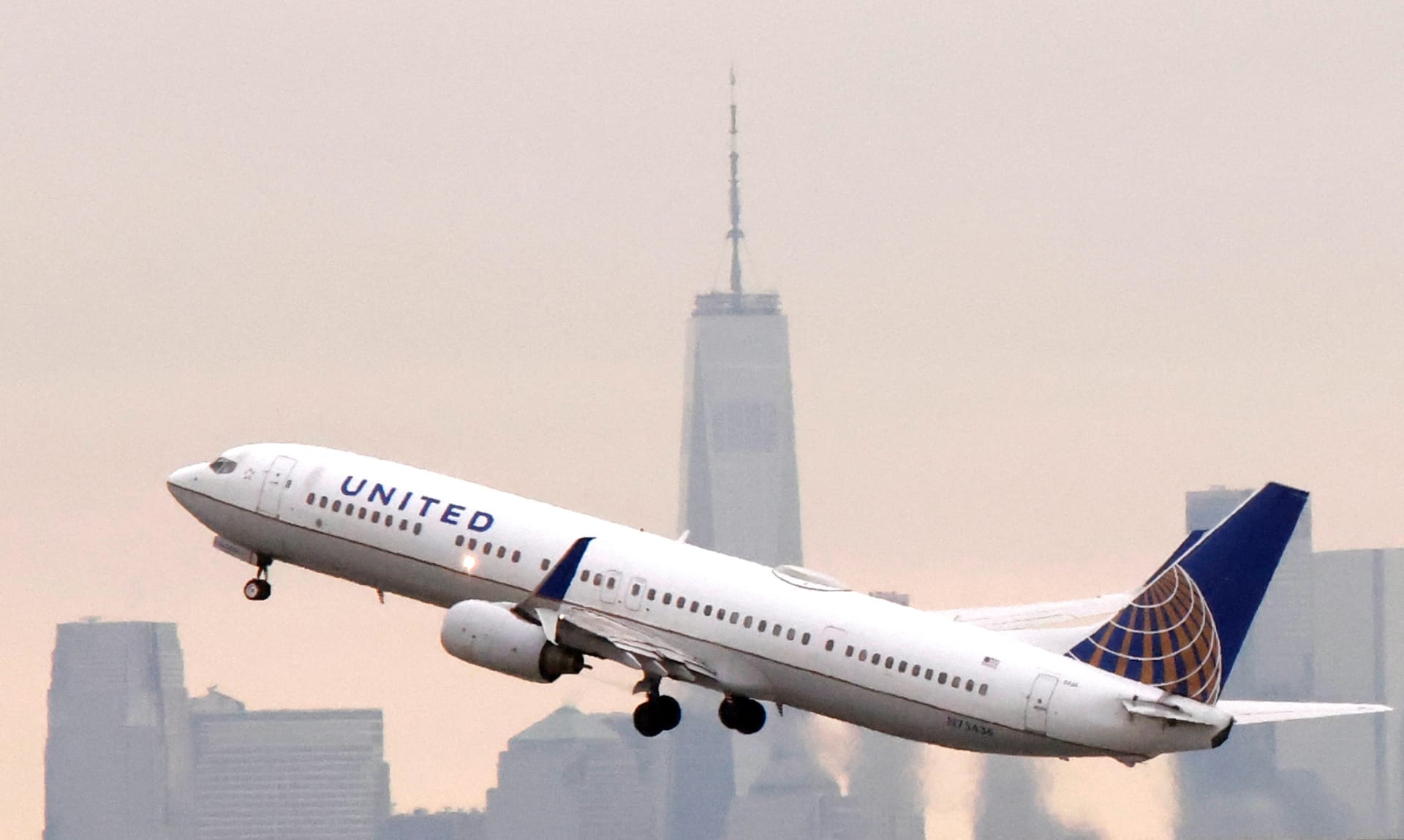 «يونايتد إيرلاينز» تتوقع خسائر كبيرة بسبب «737-9 ماكس»