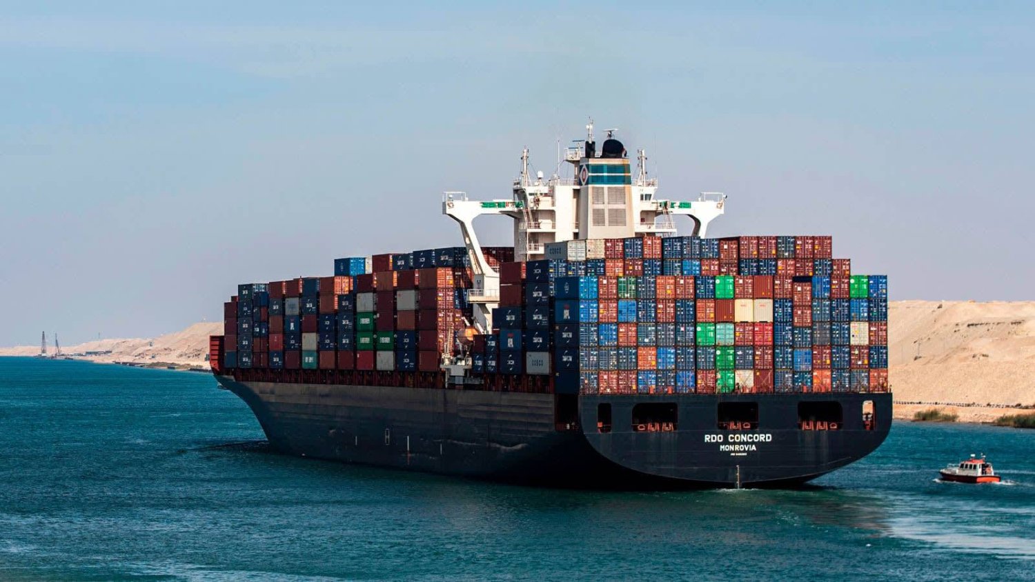 انخفاض التجارة عبر قناة السويس بنسبة 42% خلال شهرين