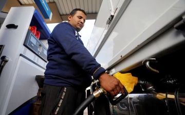 الصورة: الصورة: مصر تكشف حقيقة زيادة أسعار المنتجات البترولية
