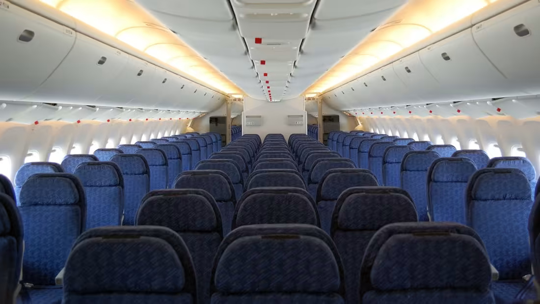 ما هو المقعد الأكثر أماناً على متن الطائرة؟