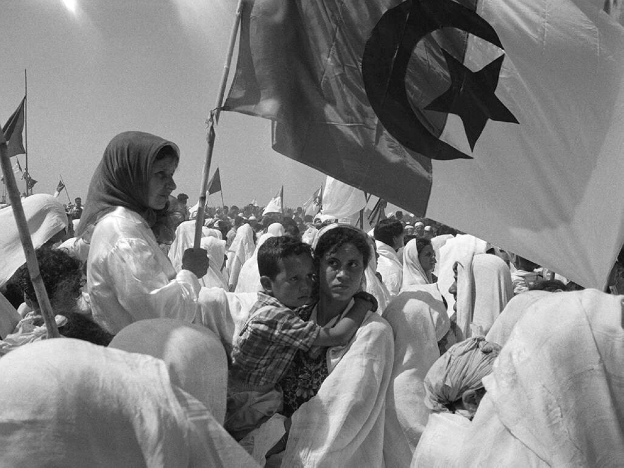 الصورة : 1962 الرئيس الفرنسي شارل ديغول ينادي باستقلال الجزائر بعد استعمار بدأ عام 1830.