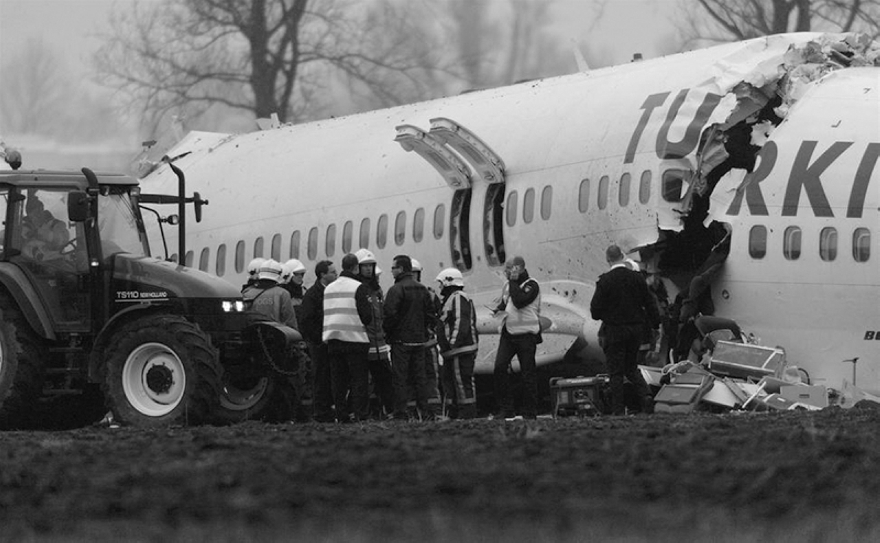 الصورة : 1996 سقوط طائرة ركاب تركية من طراز «بوينغ»، ومقتل جميع ركابها وطاقمها.