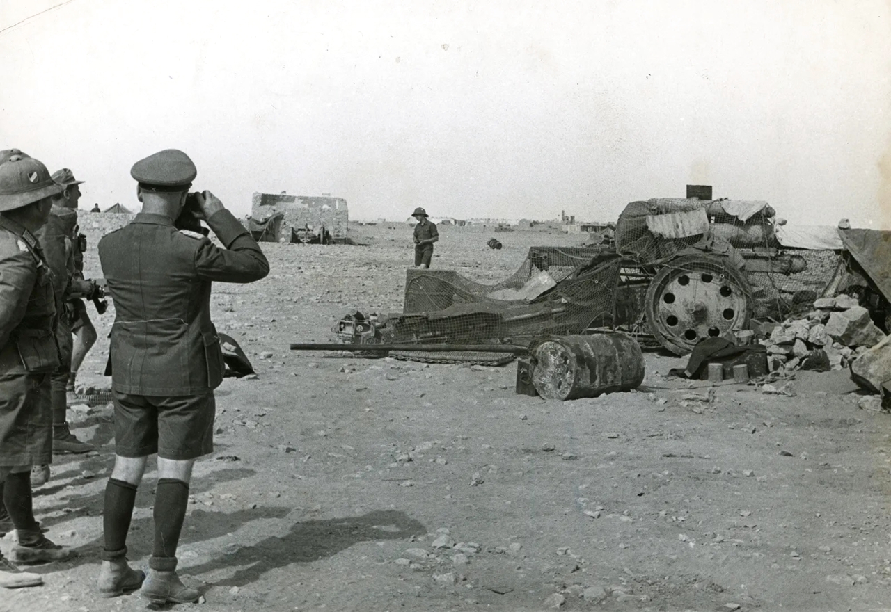 الصورة : 1941 القوات الألمانية تصل إلى شمال أفريقيا، وتبدأ استعداداتها للهجوم على الاتحاد السوفييتي.