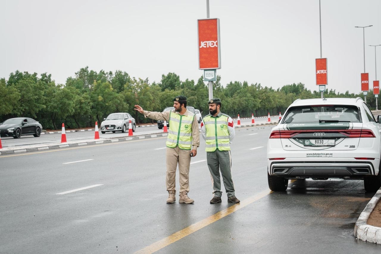 الصورة : جهود متواصلة لشرطة دبي لتأمين انسيابية المرور | من المصدر
