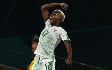 الصورة: الصورة: لاعبة أفريقية تحطم الرقم القياسي لأغلى صفقة انتقال في الكرة النسائية