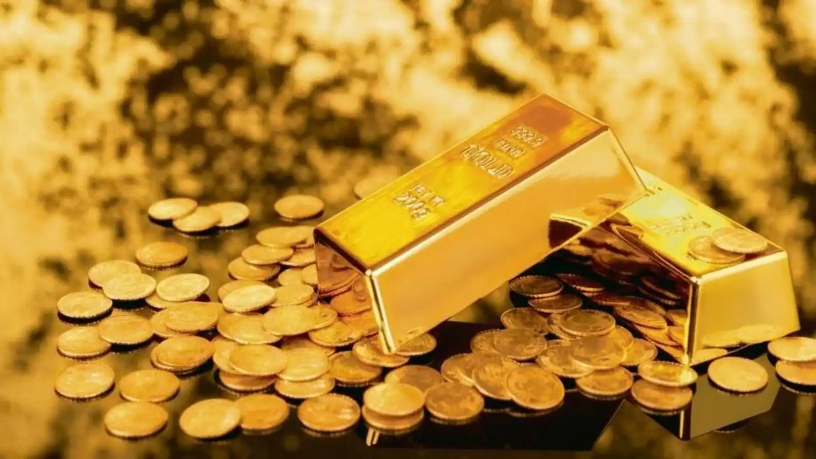 أسعار الذهب قرب أعلى مستوى في أسبوع بدعم من انخفاض الدولار