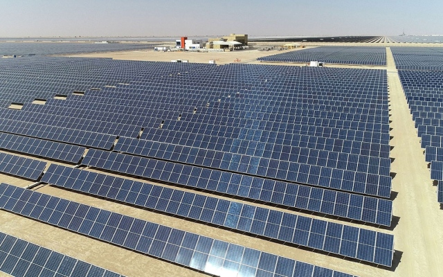 الصورة: الصورة: «كهرباء دبي» و«مصدر» توقعان اتفاقية الإغلاق المالي للمرحلة السادسة من مجمع محمد بن راشد آل مكتوم للطاقة الشمسية بقدرة 1800 ميجاوات